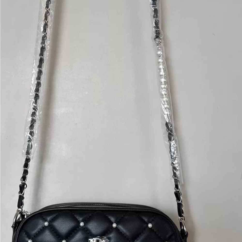 NWT Badgley Mischka Diamond Quilted Pearl Crossbody Vegan Leather Camera Bag - Picture 6 of 10